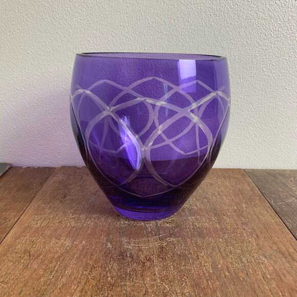 Modern Amethyst Purple Clear Crystal Cut Swirl Vase A‎ Gift from FTD 5.5" Tall - Picture 8 of 8